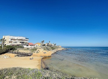 Bungalow de planta alta con vistas al mar en Altos de la Bahia, Torrevieja - Lotus Properties