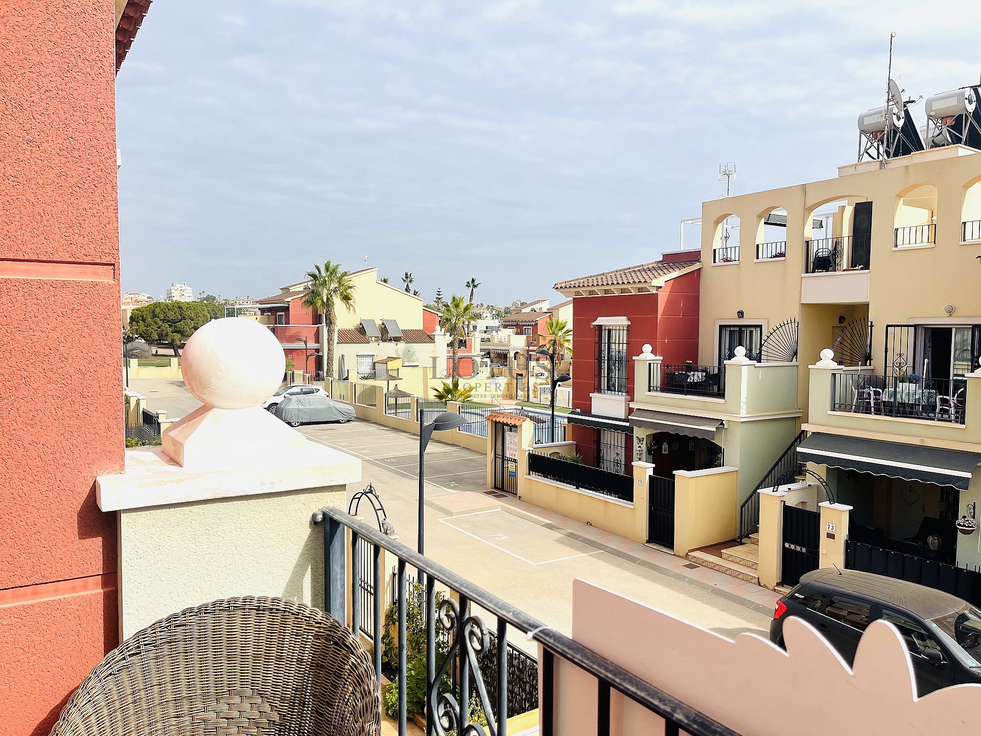 Takvåning i eftertraktade Urb. Altos de la Bahia XI med takterrass och poolutsikt!! - Lotus Properties