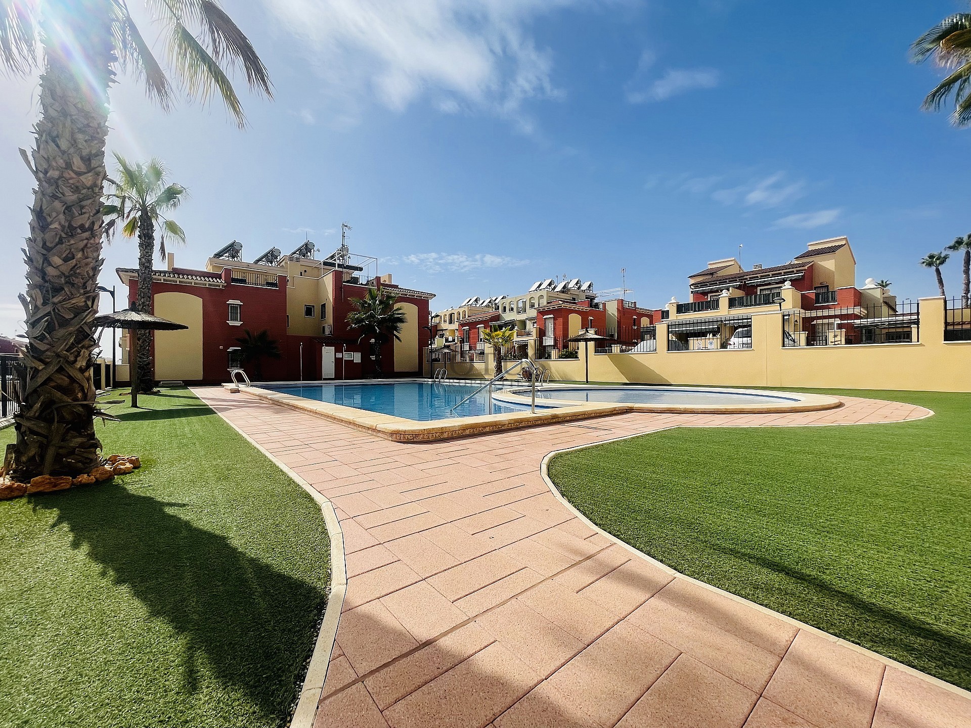 Takvåning i eftertraktade Urb. Altos de la Bahia XI med takterrass och poolutsikt!! - Lotus Properties