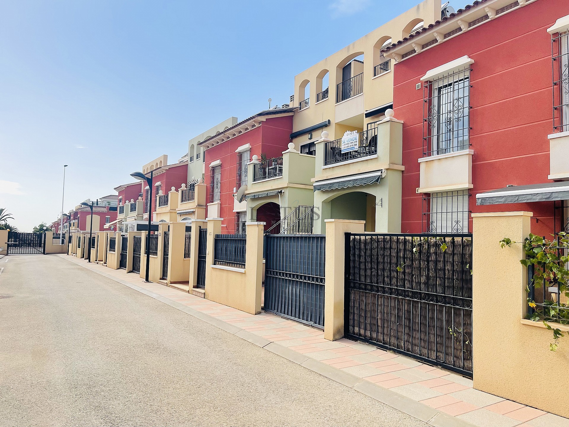 Takvåning i eftertraktade Urb. Altos de la Bahia XI med takterrass och poolutsikt!! - Lotus Properties