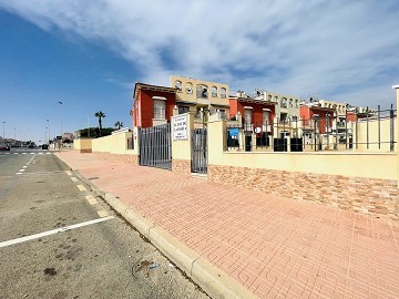 Ático en cotizada Urb. ¡Altos de la Bahía XI con azotea y vista al mar! - Lotus Properties