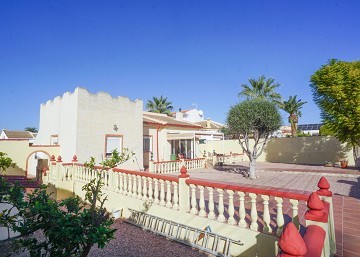 Beautiful 3 bedrooms villa with private pool in San Luis - Lotus Properties