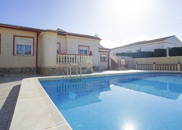 Beautiful 3 bedrooms villa with private pool in San Luis - Lotus Properties