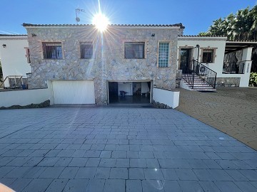 Amazing finca in Orihuela with 4 bedrooms and lovely views! - Lotus Properties