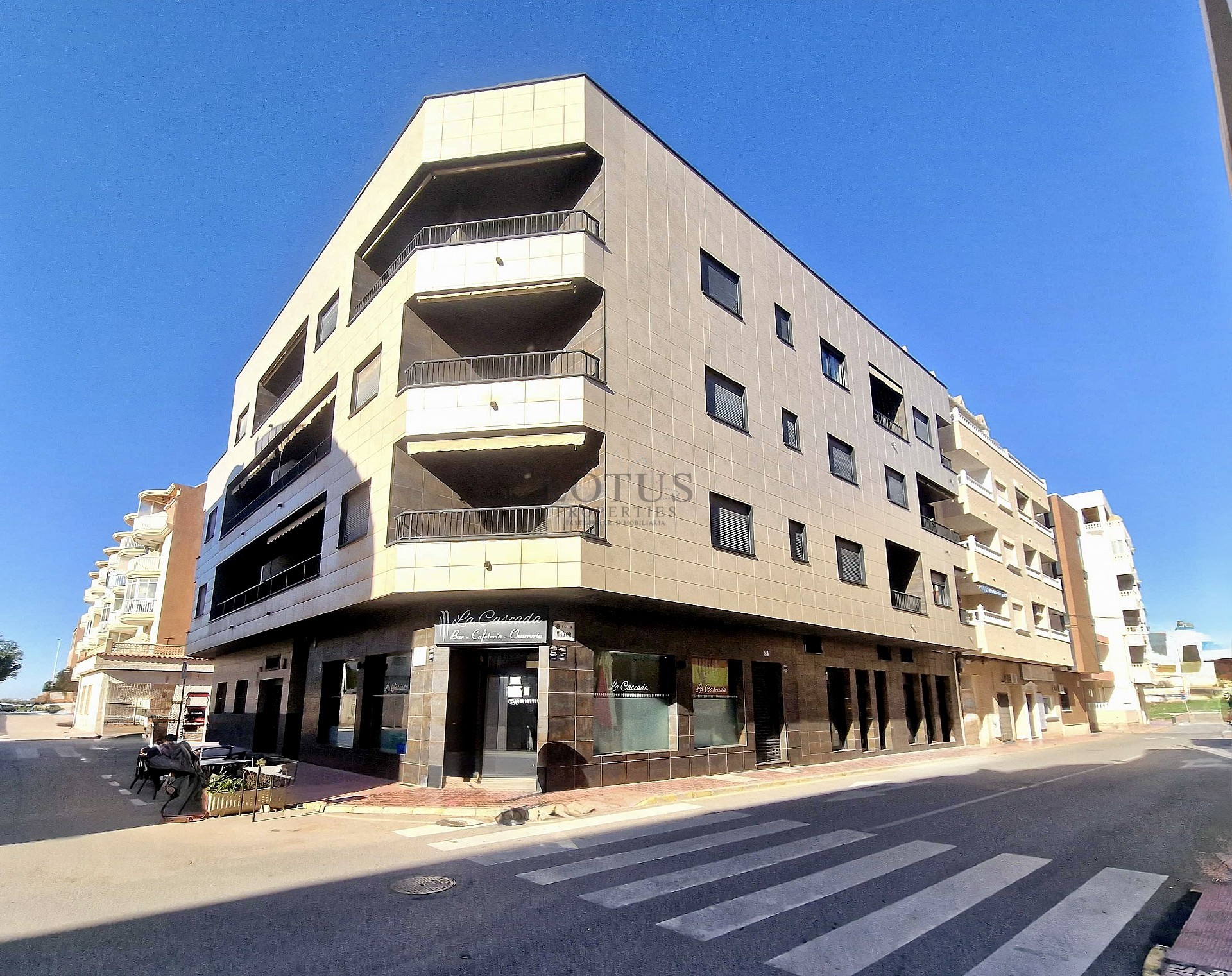 Nybyggda ettor vid La Mata stranden  - Lotus Properties