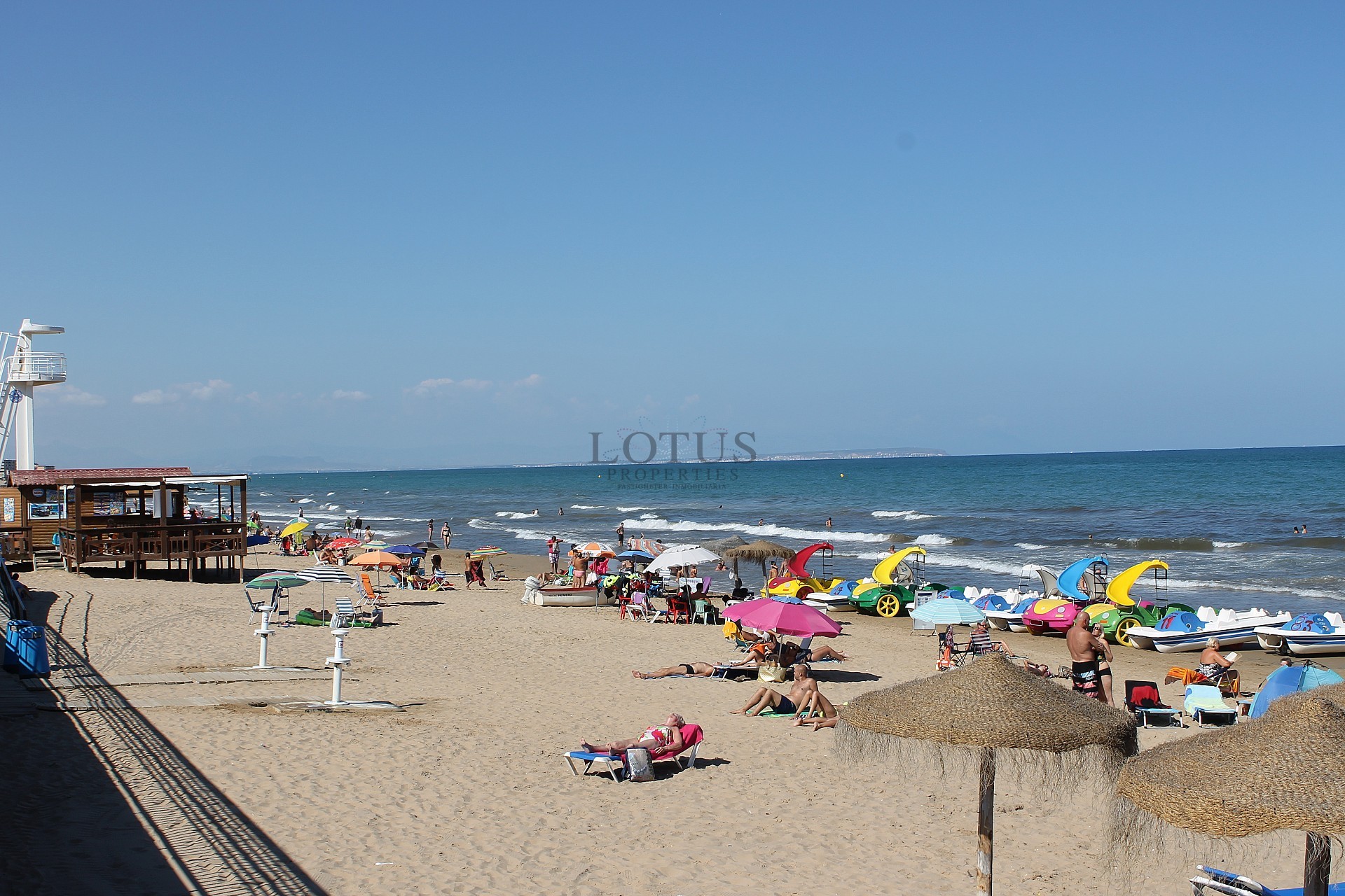 Nybyggda ettor vid La Mata stranden  - Lotus Properties