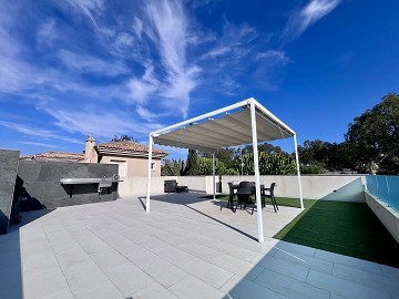 Single-storey villa with pool & roof terrace - Punta Prima - Lotus Properties