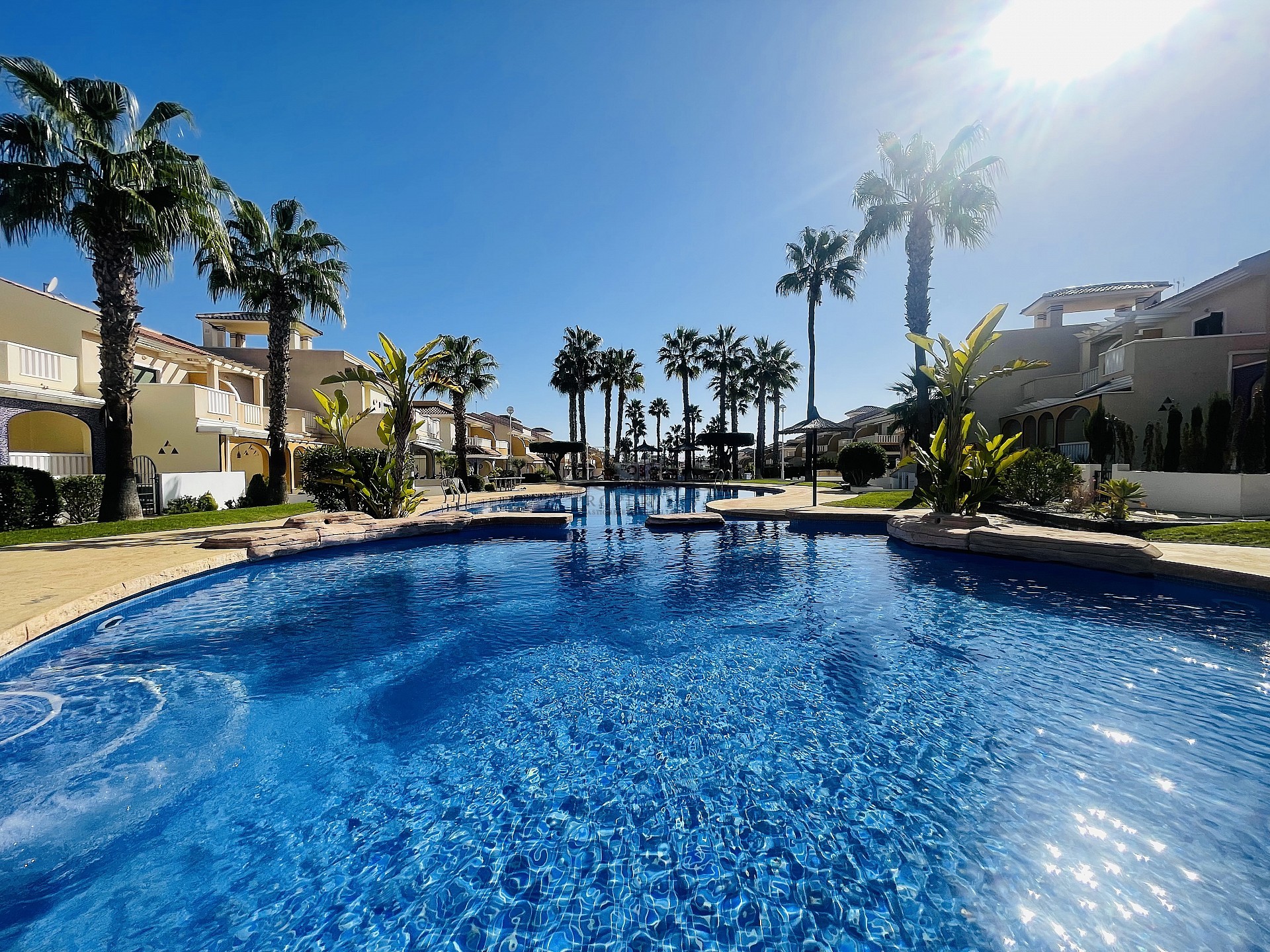 Radhus i vackra Residencial Albamar i Ciudad Quesada - Lotus Properties