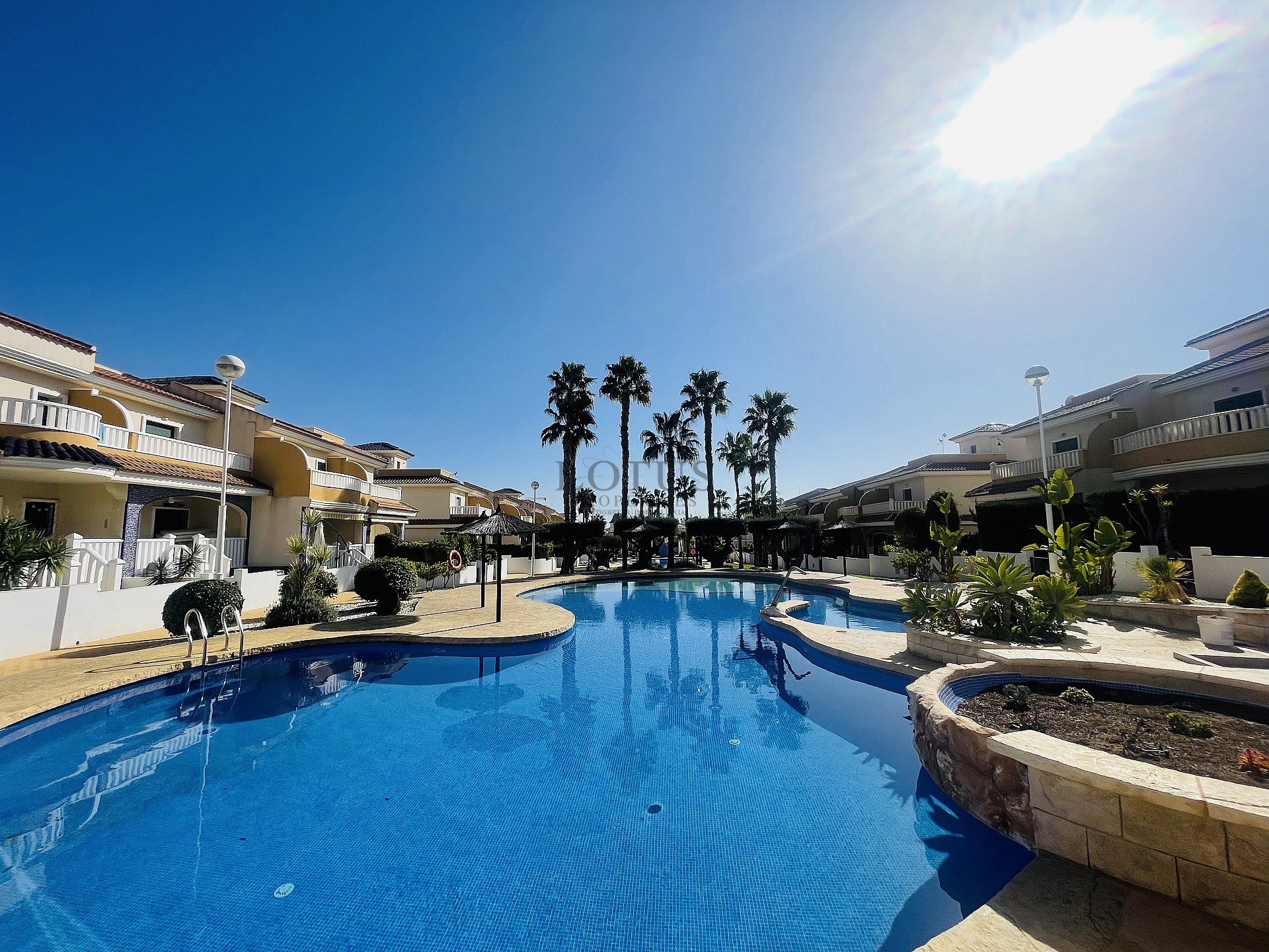 Radhus i vackra Residencial Albamar i Ciudad Quesada - Lotus Properties