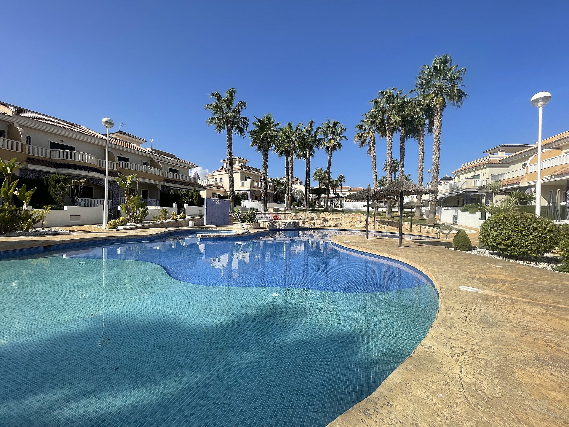 Radhus i vackra Residencial Albamar i Ciudad Quesada - Lotus Properties