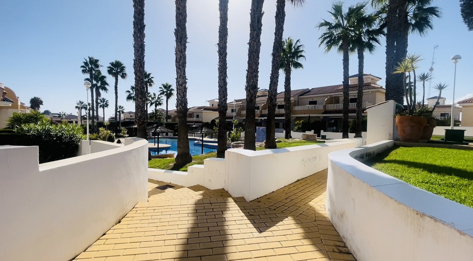 Radhus i vackra Residencial Albamar i Ciudad Quesada - Lotus Properties