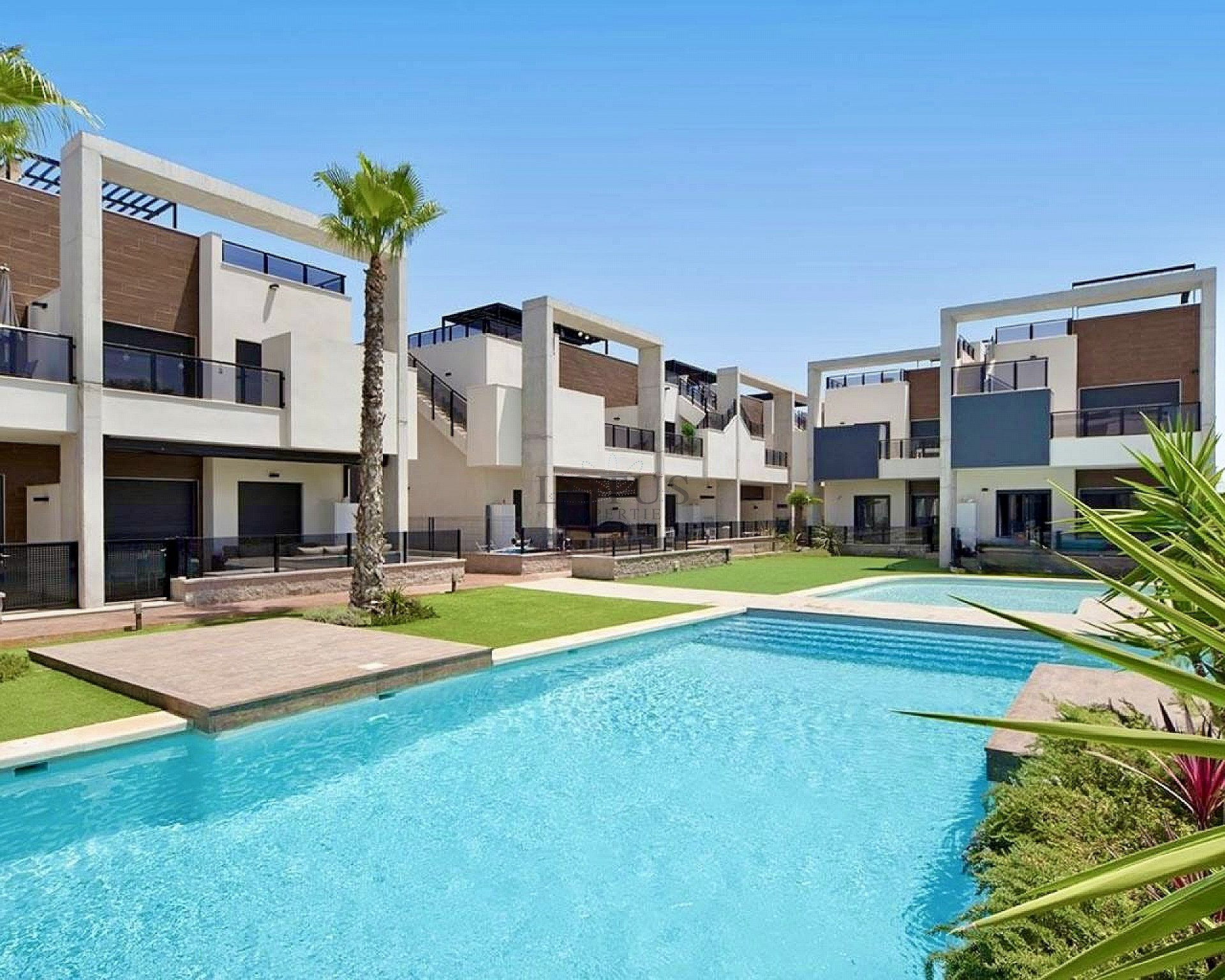 Fantastisk Markplan med Moderna Bekvämligheter - Lotus Properties