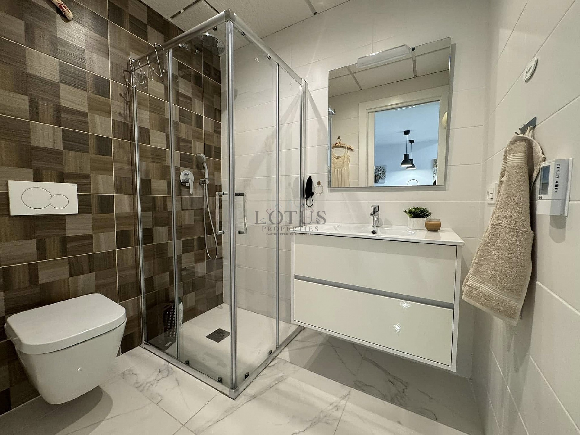 Fantastisk Markplan med Moderna Bekvämligheter - Lotus Properties