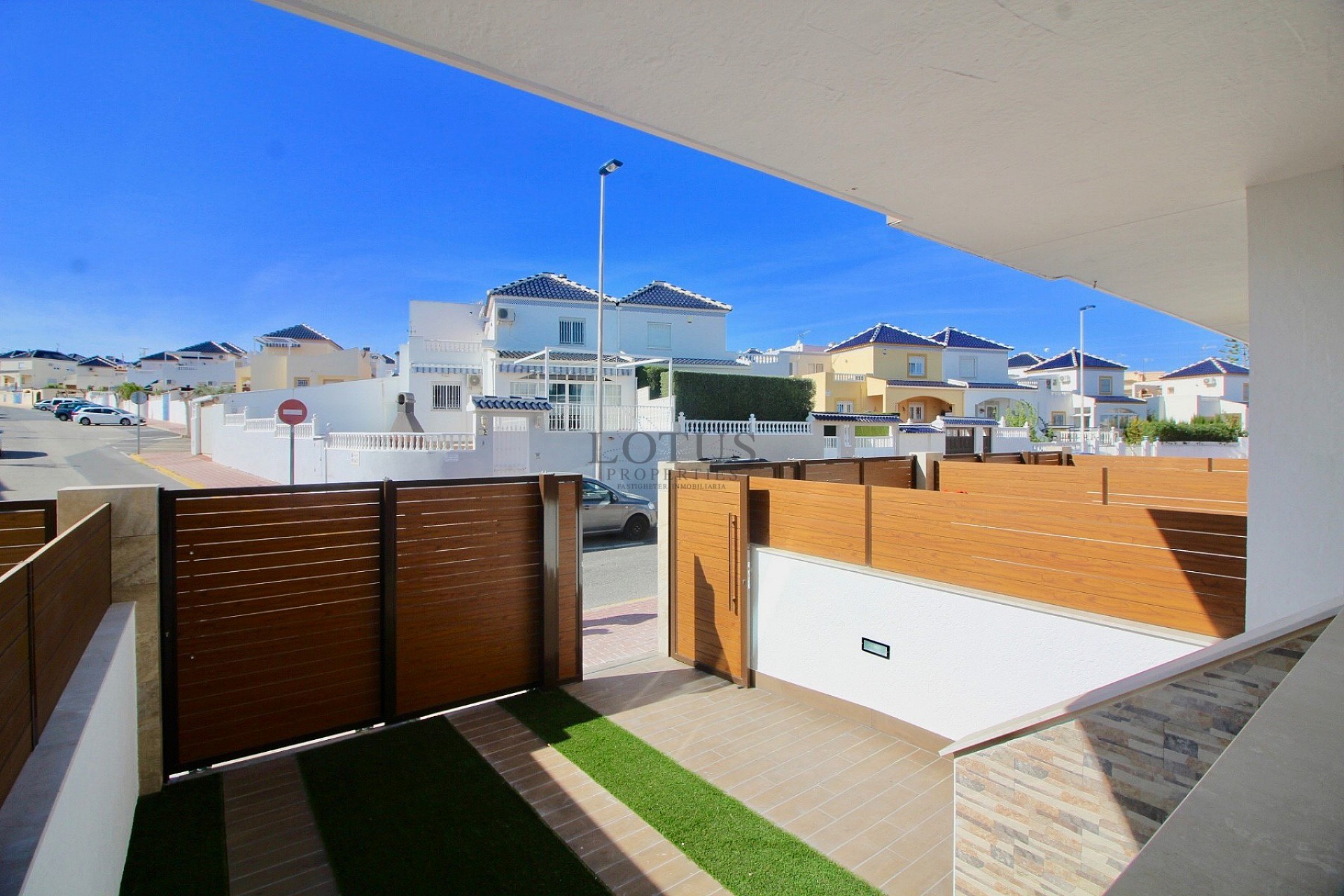 Nya & Prisvärda radhus - Torrevieja - Lotus Properties