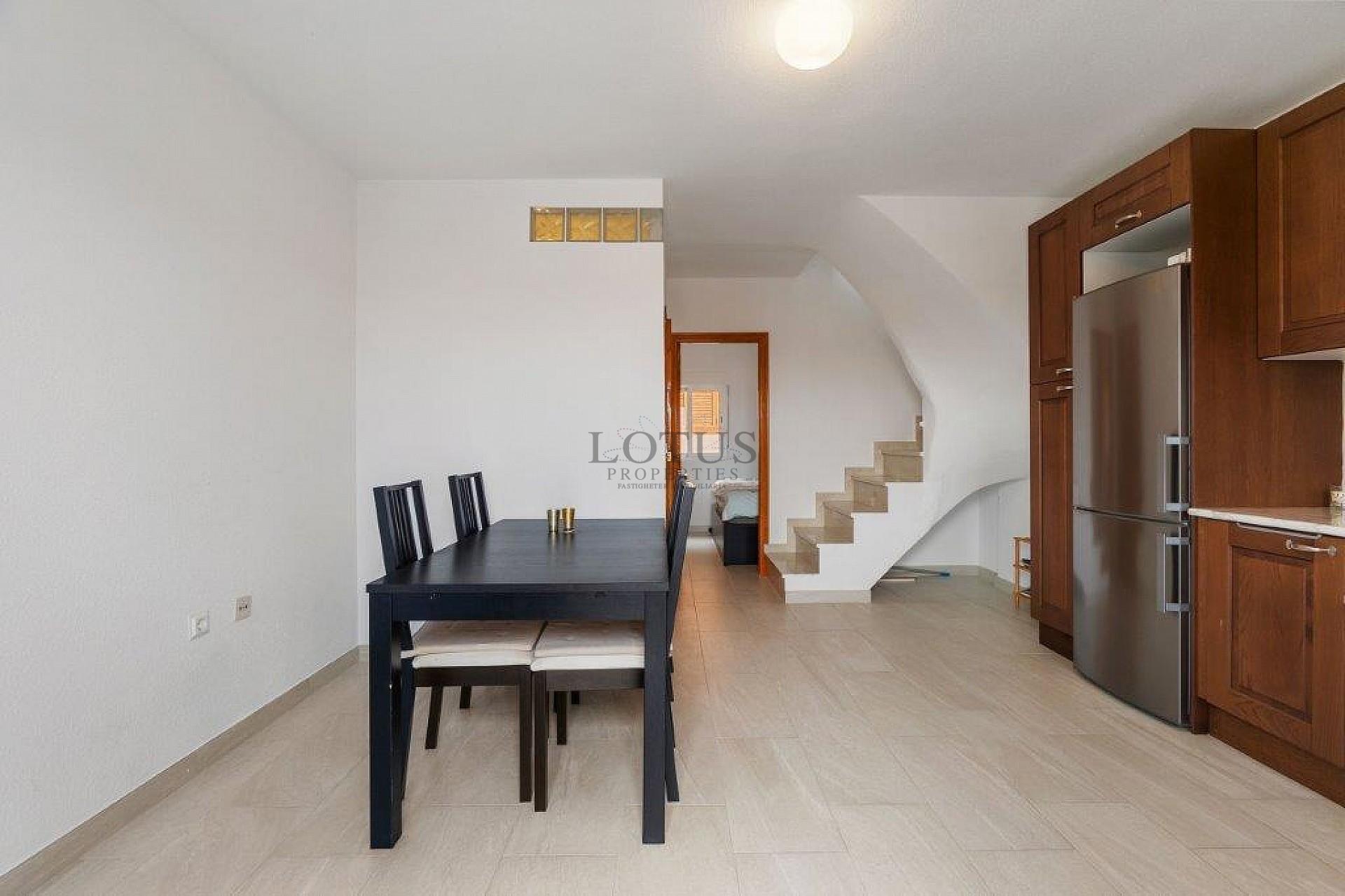 Fin Duplex lägenhet i El Chaparral med pool och terrass i väst läge! - Lotus Properties