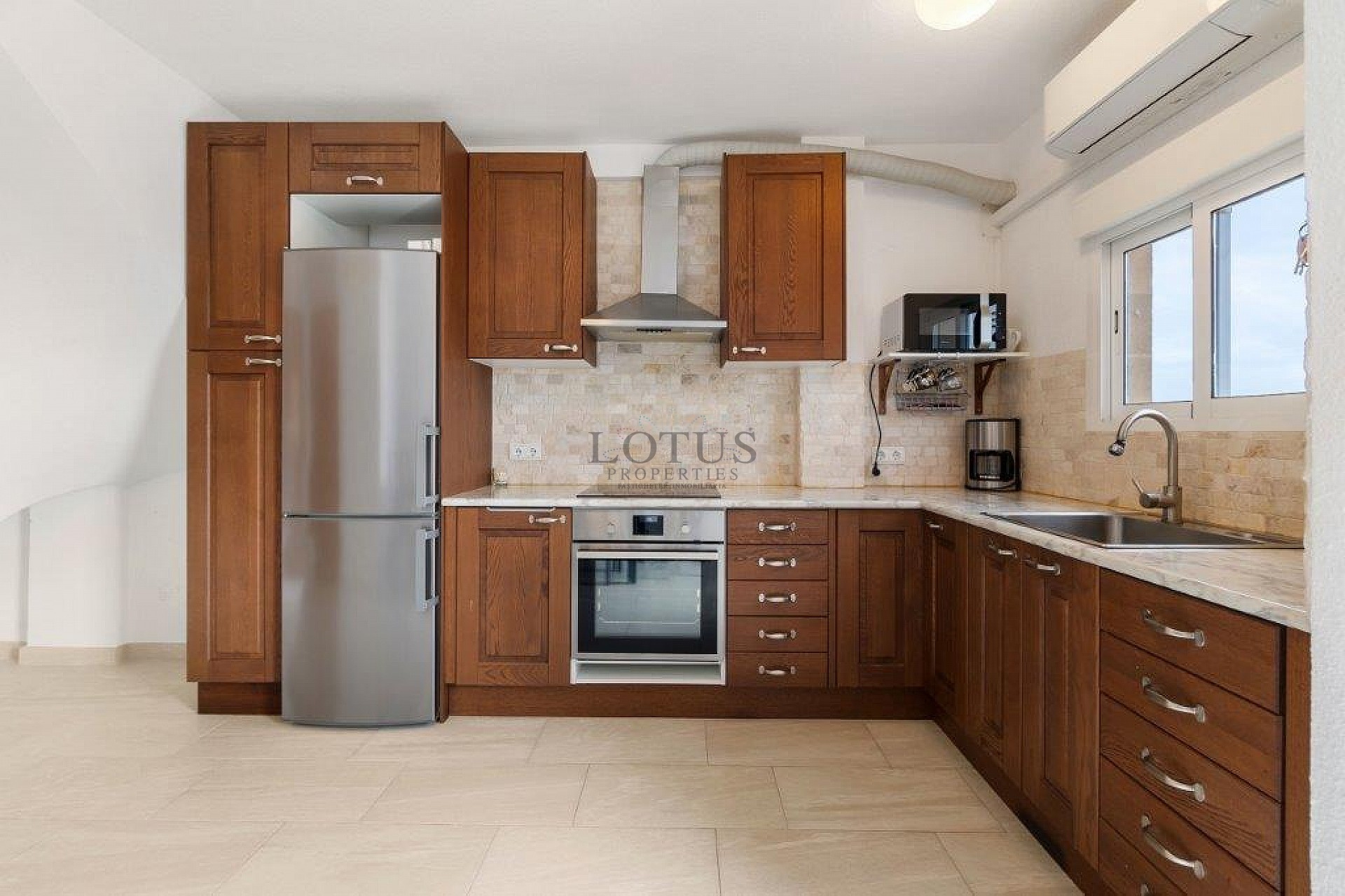 Fin Duplex lägenhet i El Chaparral med pool och terrass i väst läge! - Lotus Properties