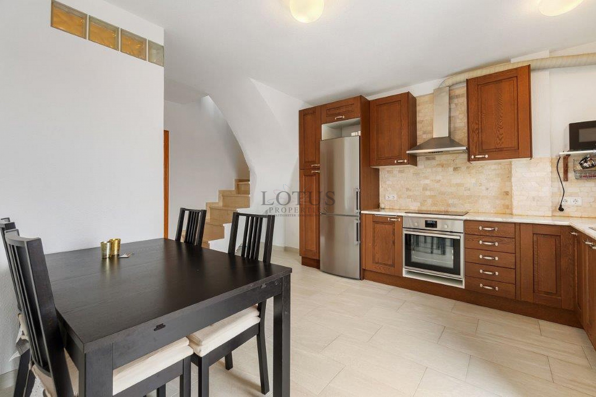 Fin Duplex lägenhet i El Chaparral med pool och terrass i väst läge! - Lotus Properties