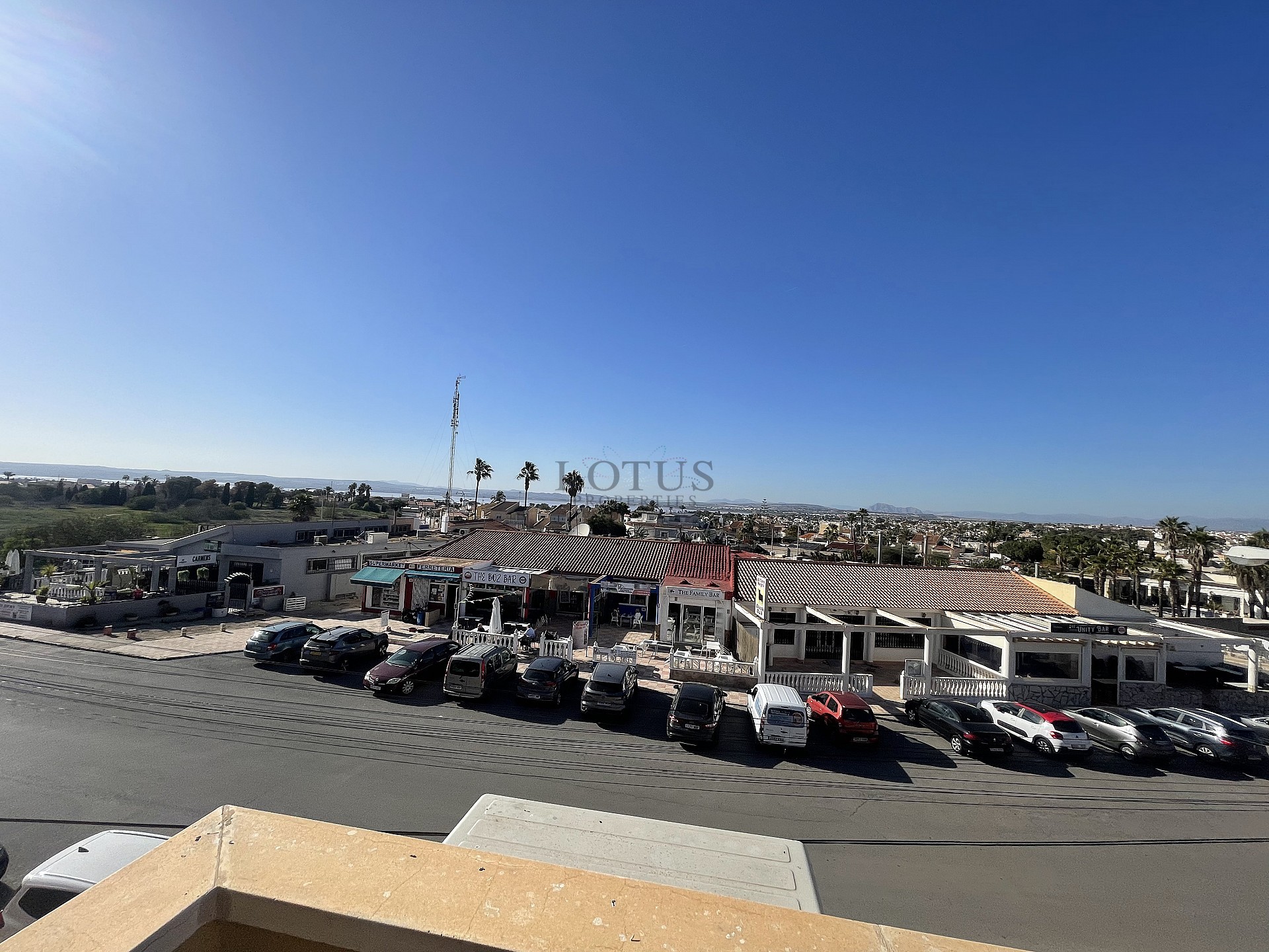 Fin Duplex lägenhet i El Chaparral med pool och terrass i väst läge! - Lotus Properties