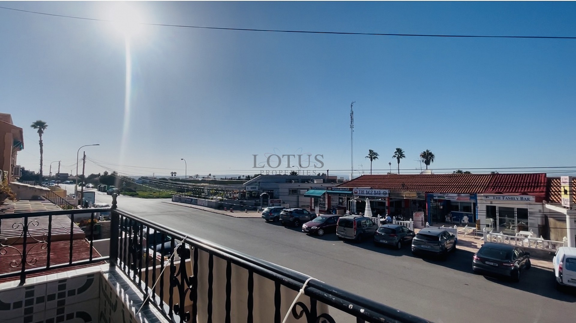 Fin Duplex lägenhet i El Chaparral med pool och terrass i väst läge! - Lotus Properties