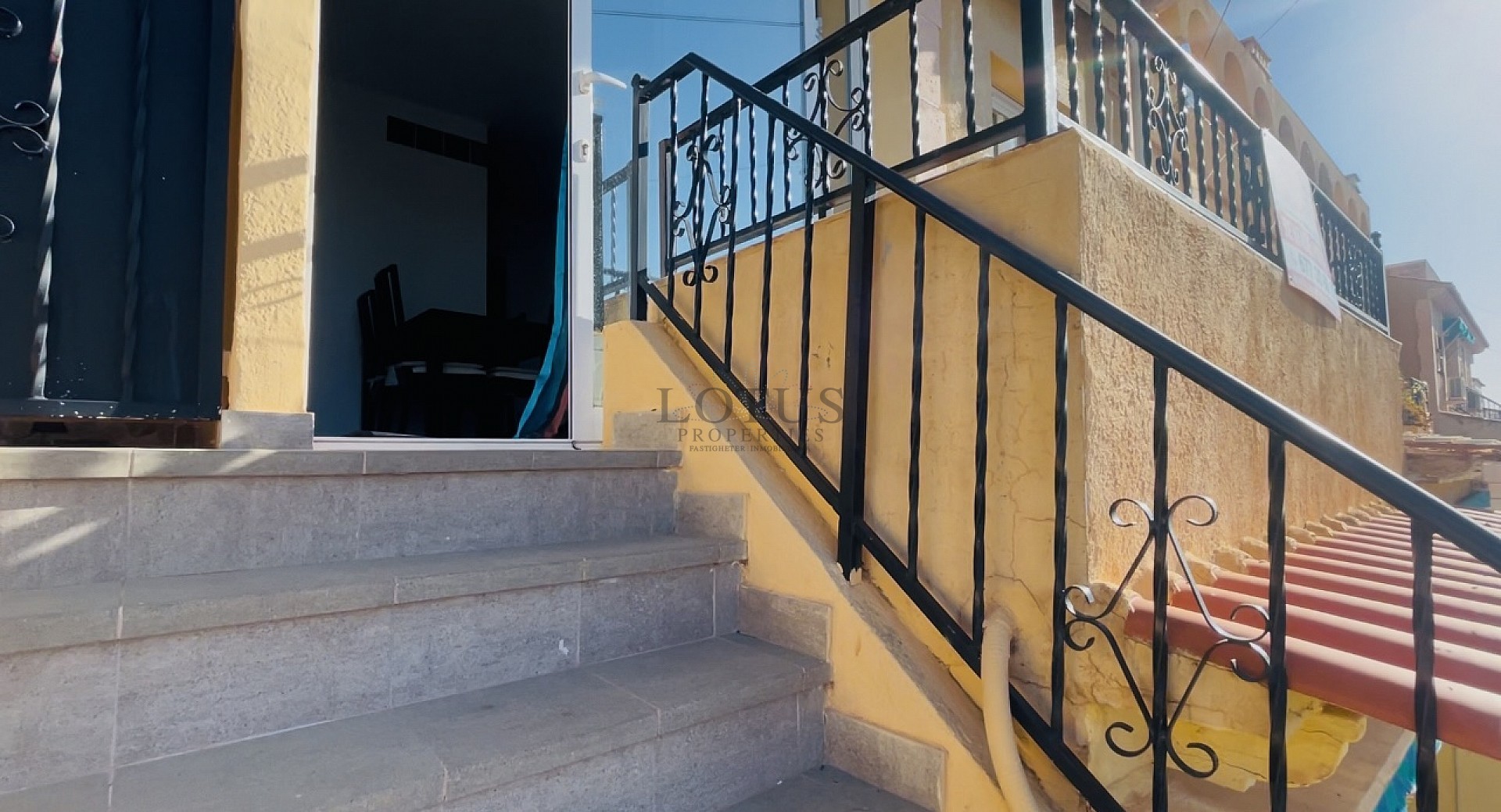 Fin Duplex lägenhet i El Chaparral med pool och terrass i väst läge! - Lotus Properties