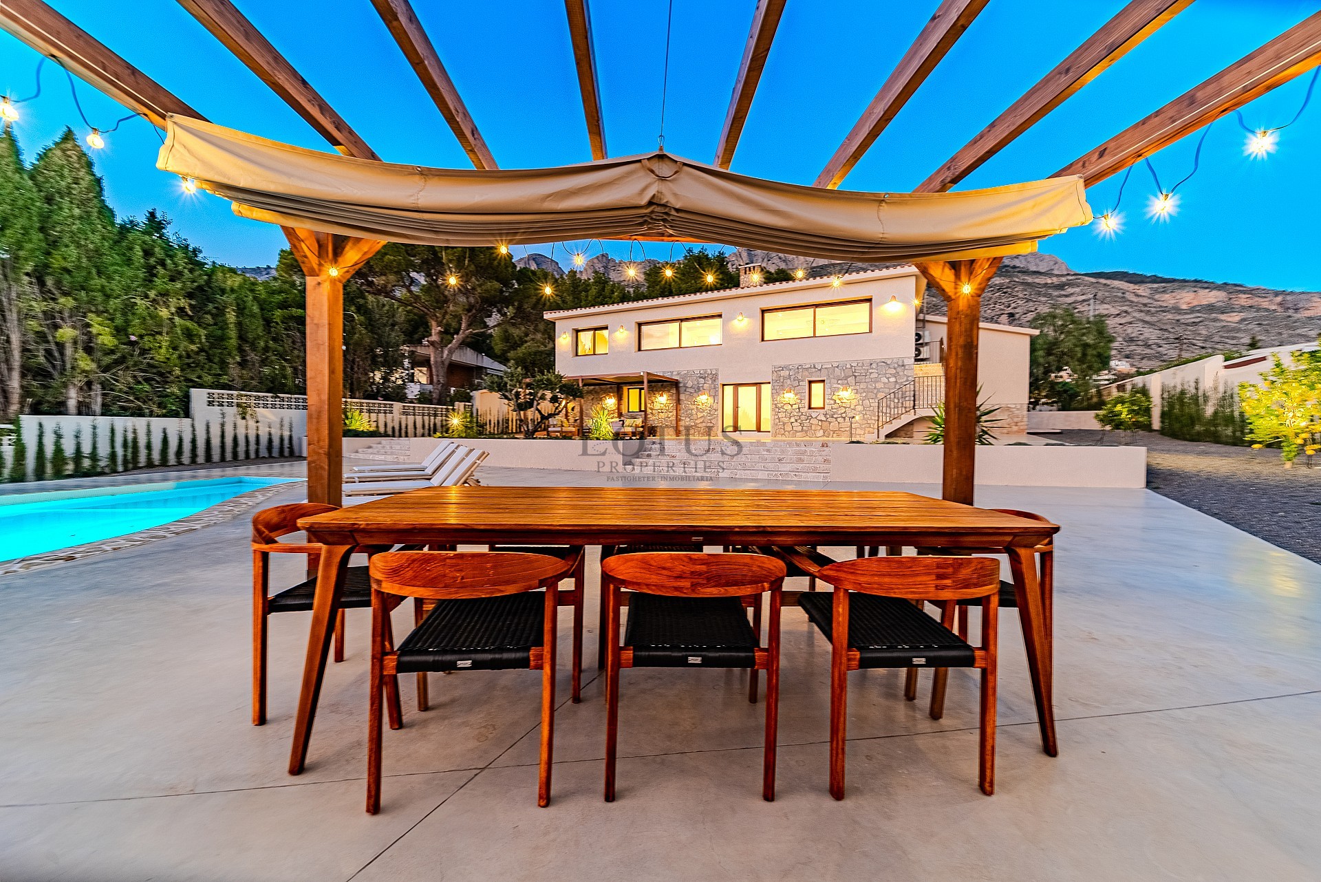 Lyxvilla till salu i Altea med imponerande utsikter - Lotus Properties