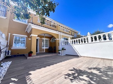 Полностью отремонтированный дом в популярном районе Ла Зения! - Lotus Properties