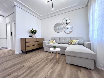 Полностью отремонтированный дом в популярном районе Ла Зения! - Lotus Properties