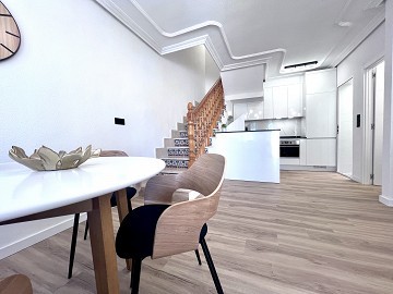 Полностью отремонтированный дом в популярном районе Ла Зения! - Lotus Properties