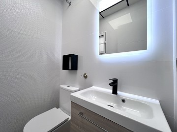 Полностью отремонтированный дом в популярном районе Ла Зения! - Lotus Properties