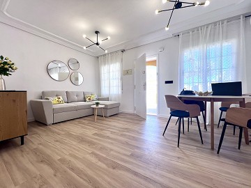 Полностью отремонтированный дом в популярном районе Ла Зения! - Lotus Properties