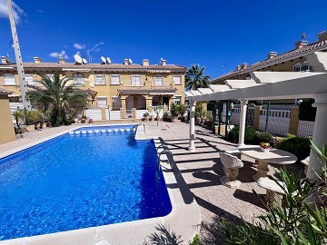 Полностью отремонтированный дом в популярном районе Ла Зения! - Lotus Properties