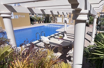 Полностью отремонтированный дом в популярном районе Ла Зения! - Lotus Properties