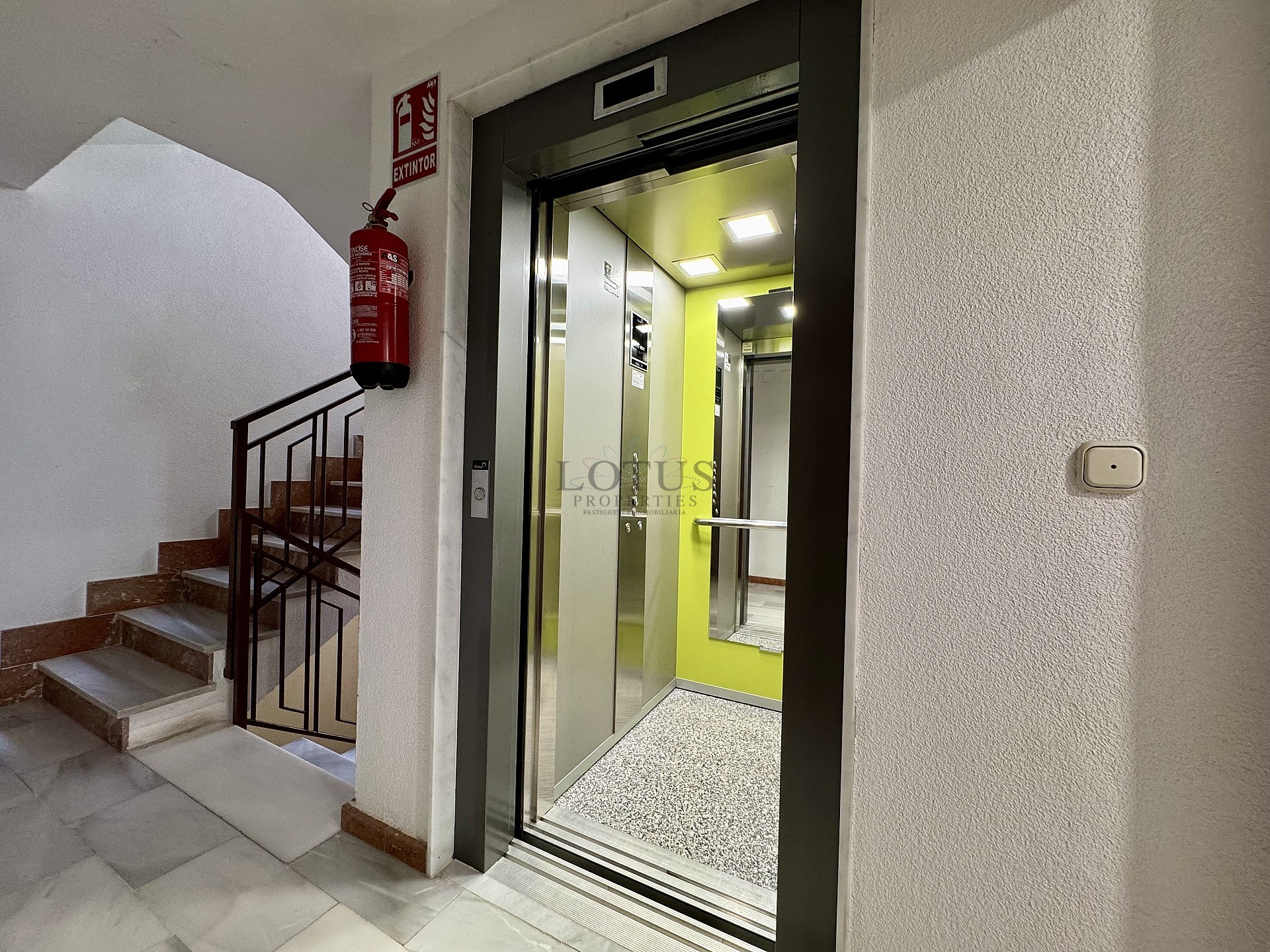 Reformed 3 bed 200 m to the beach - Lotus Properties