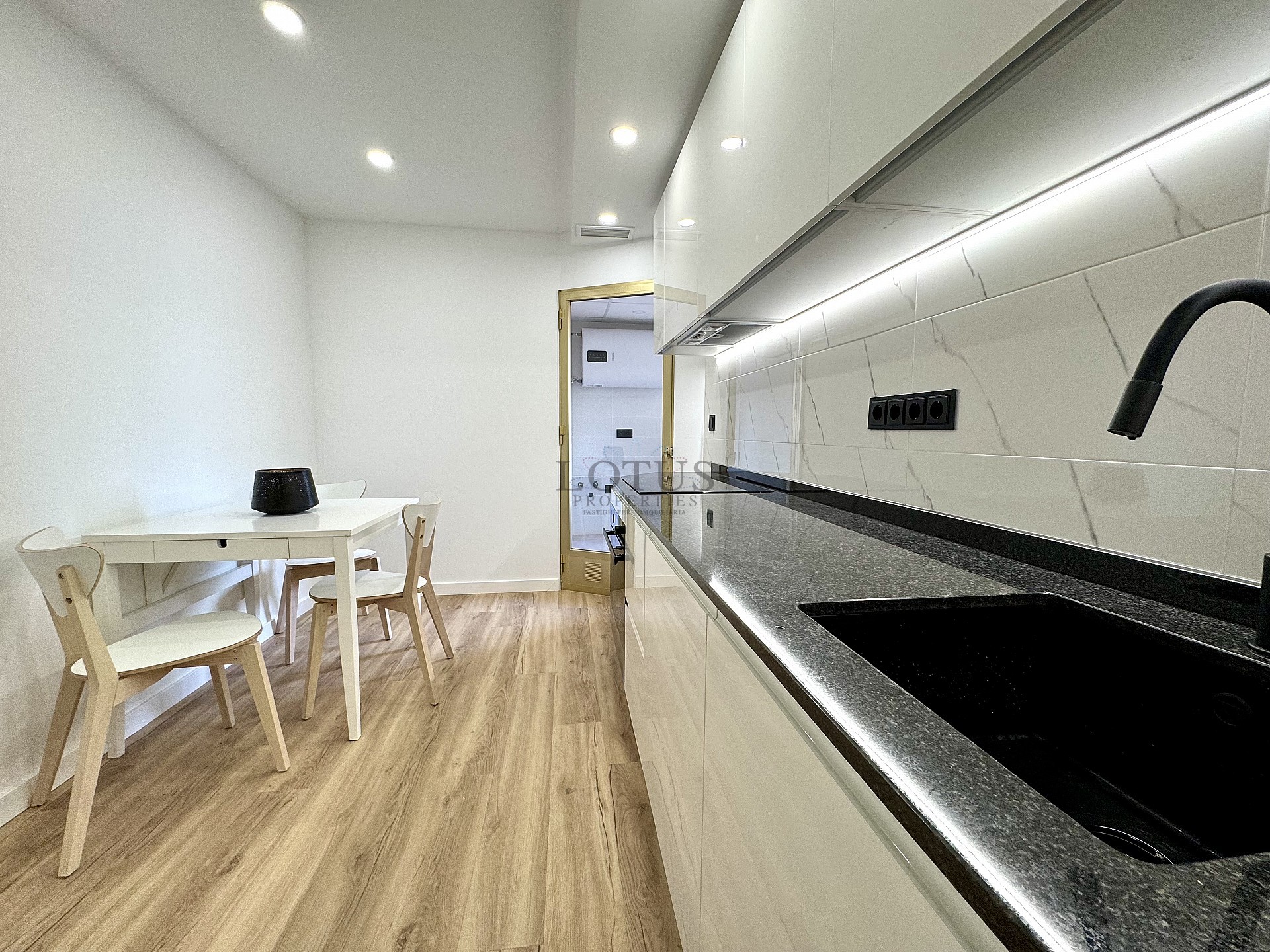Reformed 3 bed 200 m to the beach - Lotus Properties