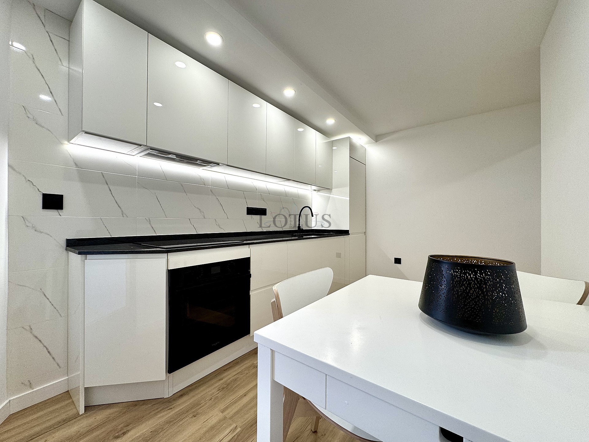 Reformed 3 bed 200 m to the beach - Lotus Properties