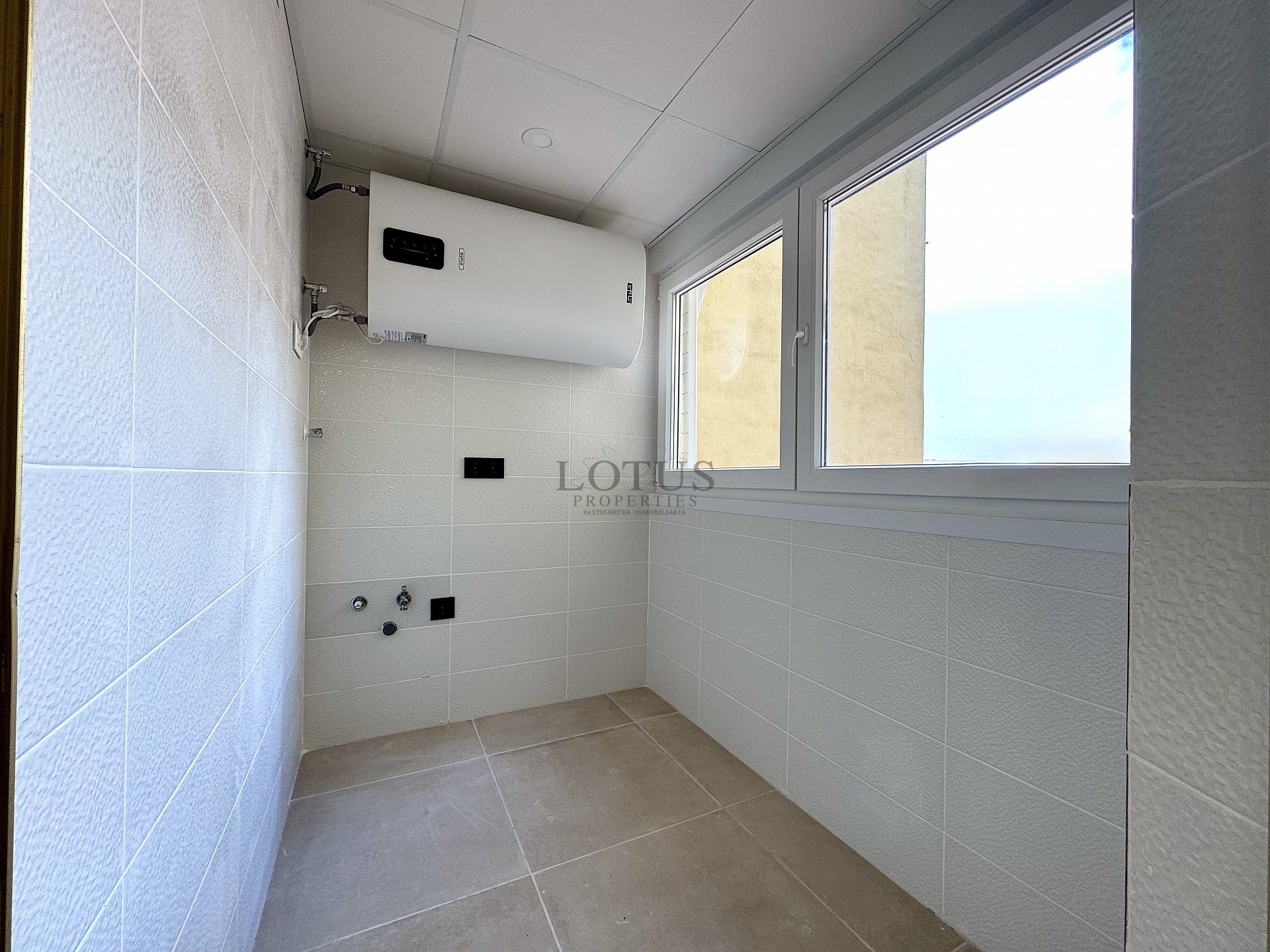 Reformed 3 bed 200 m to the beach - Lotus Properties