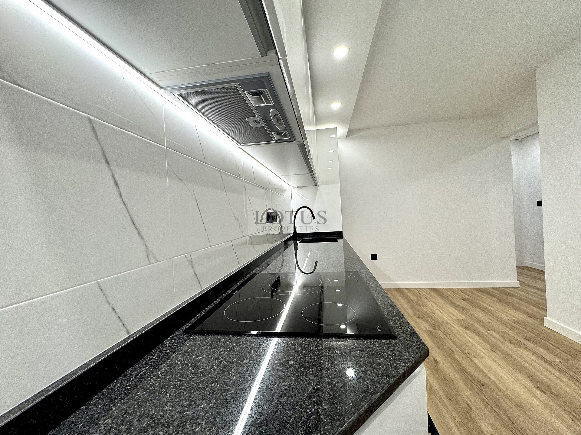 Reformed 3 bed 200 m to the beach - Lotus Properties
