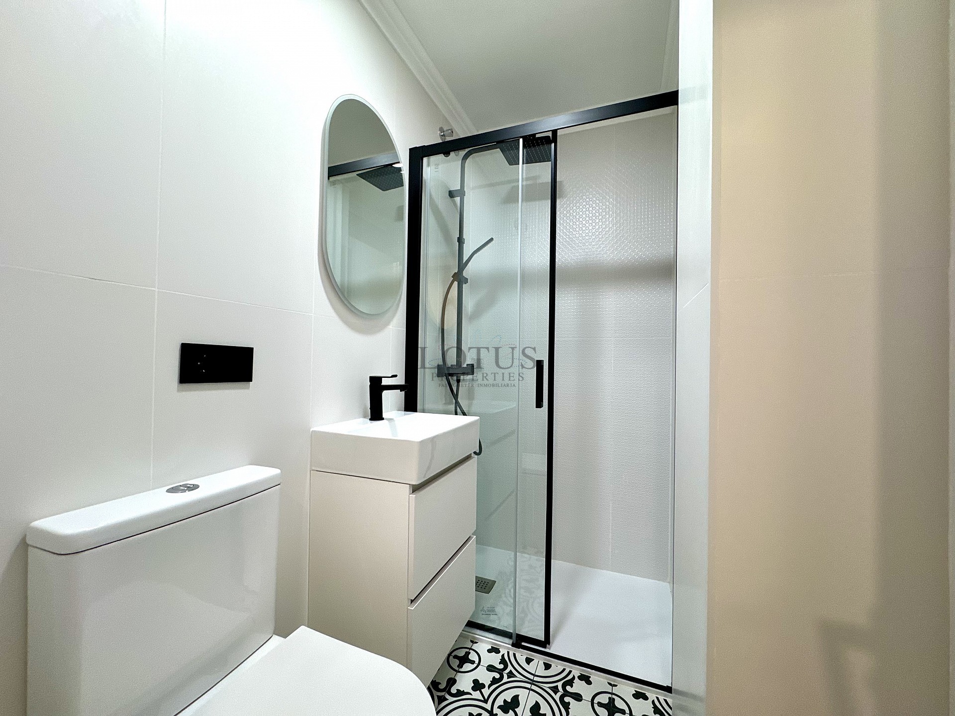 Reformed 3 bed 200 m to the beach - Lotus Properties