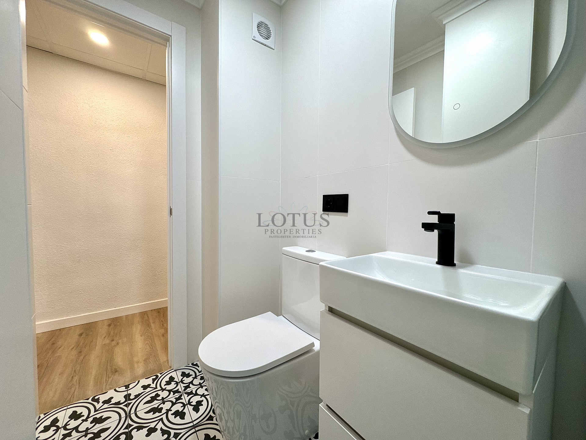 Reformed 3 bed 200 m to the beach - Lotus Properties