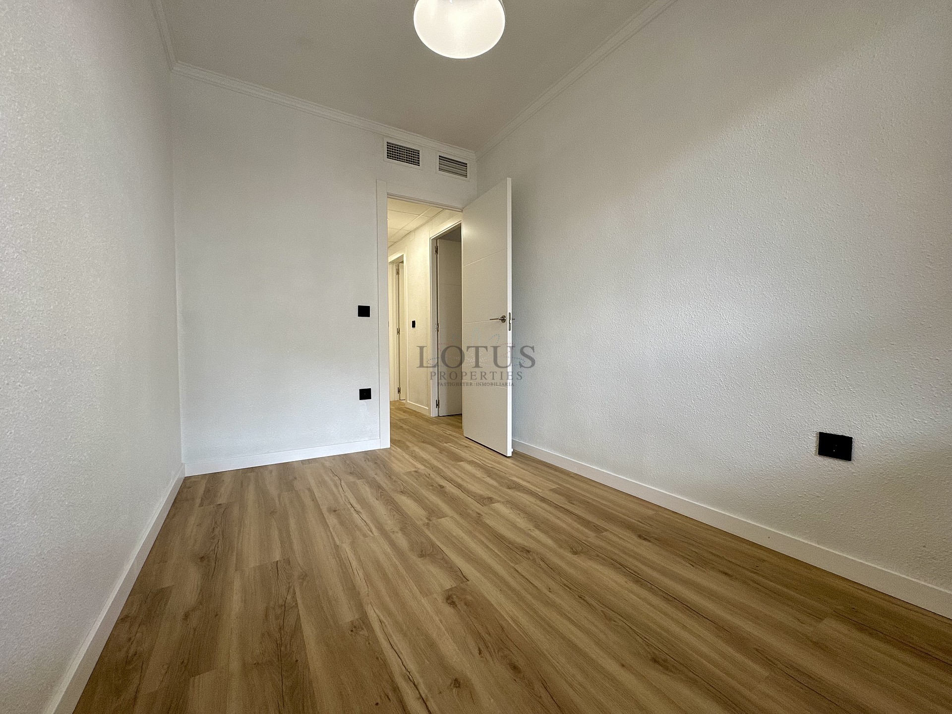 Reformed 3 bed 200 m to the beach - Lotus Properties