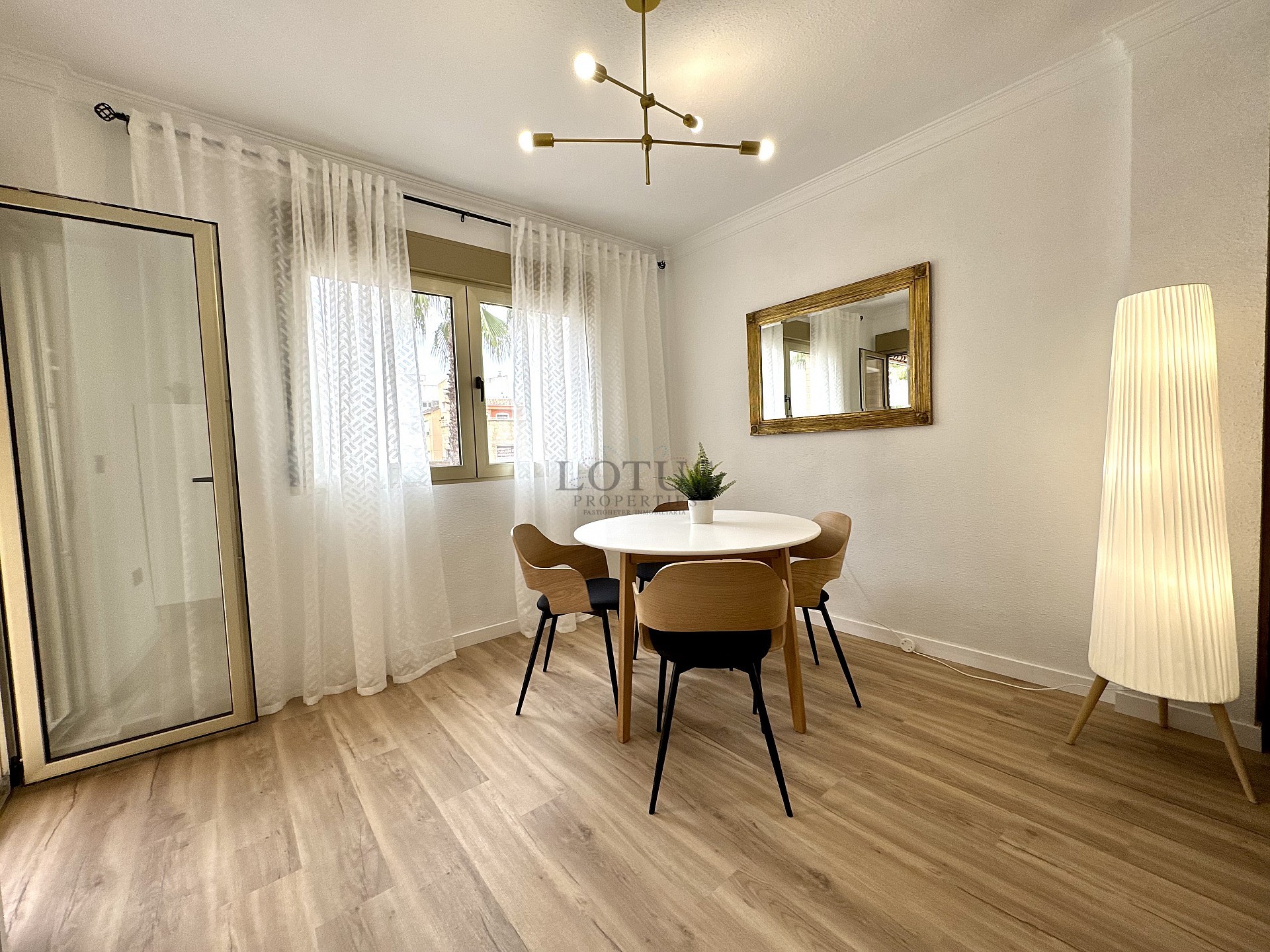 Reformed 3 bed 200 m to the beach - Lotus Properties