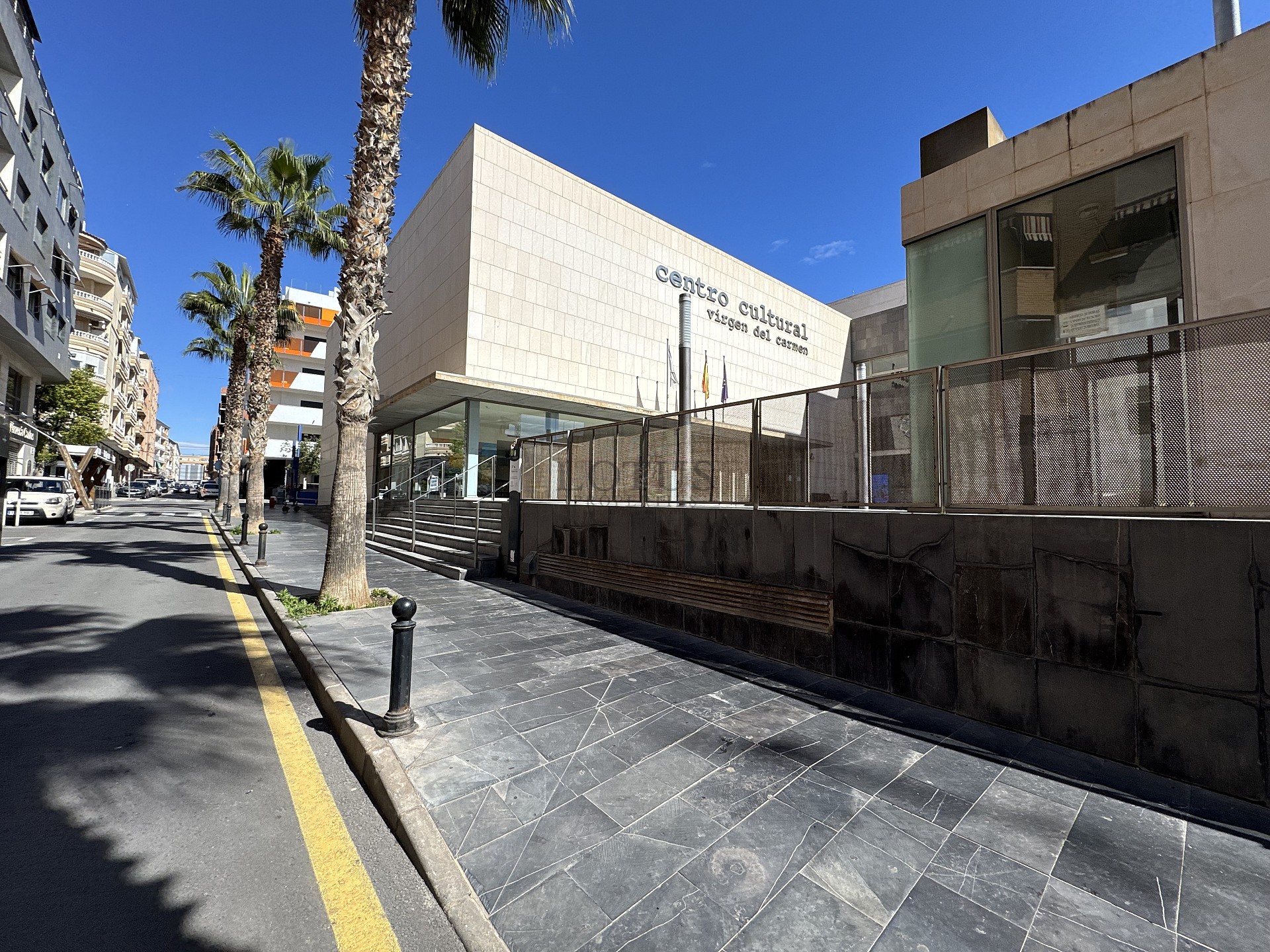 Reformed 3 bed 200 m to the beach - Lotus Properties
