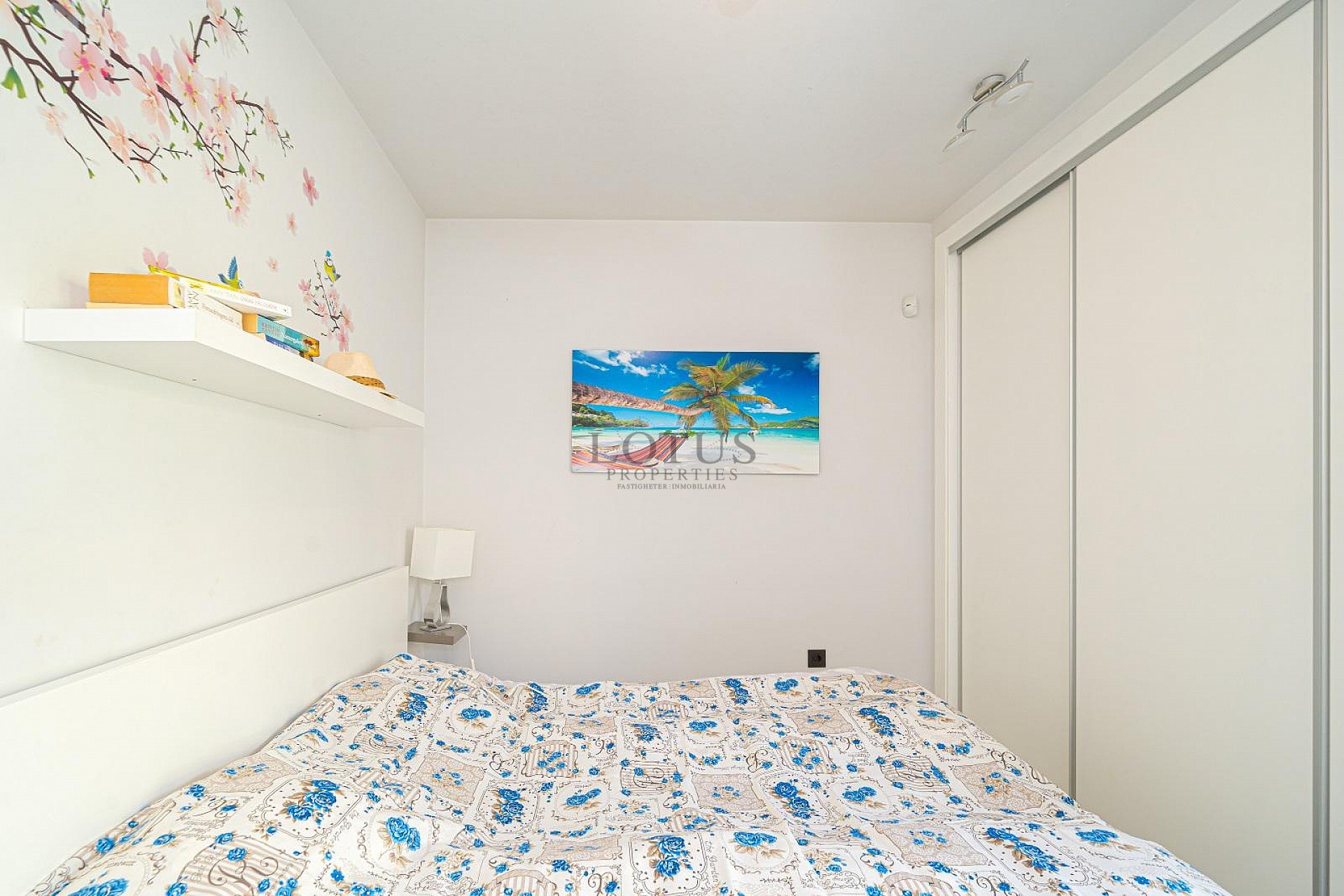 MODERN VILLA MED 3 SOVRUM OCH 2 BADRUM - PRIVAT UPPVÄRMD SALTVATTENSPOOL - Lotus Properties