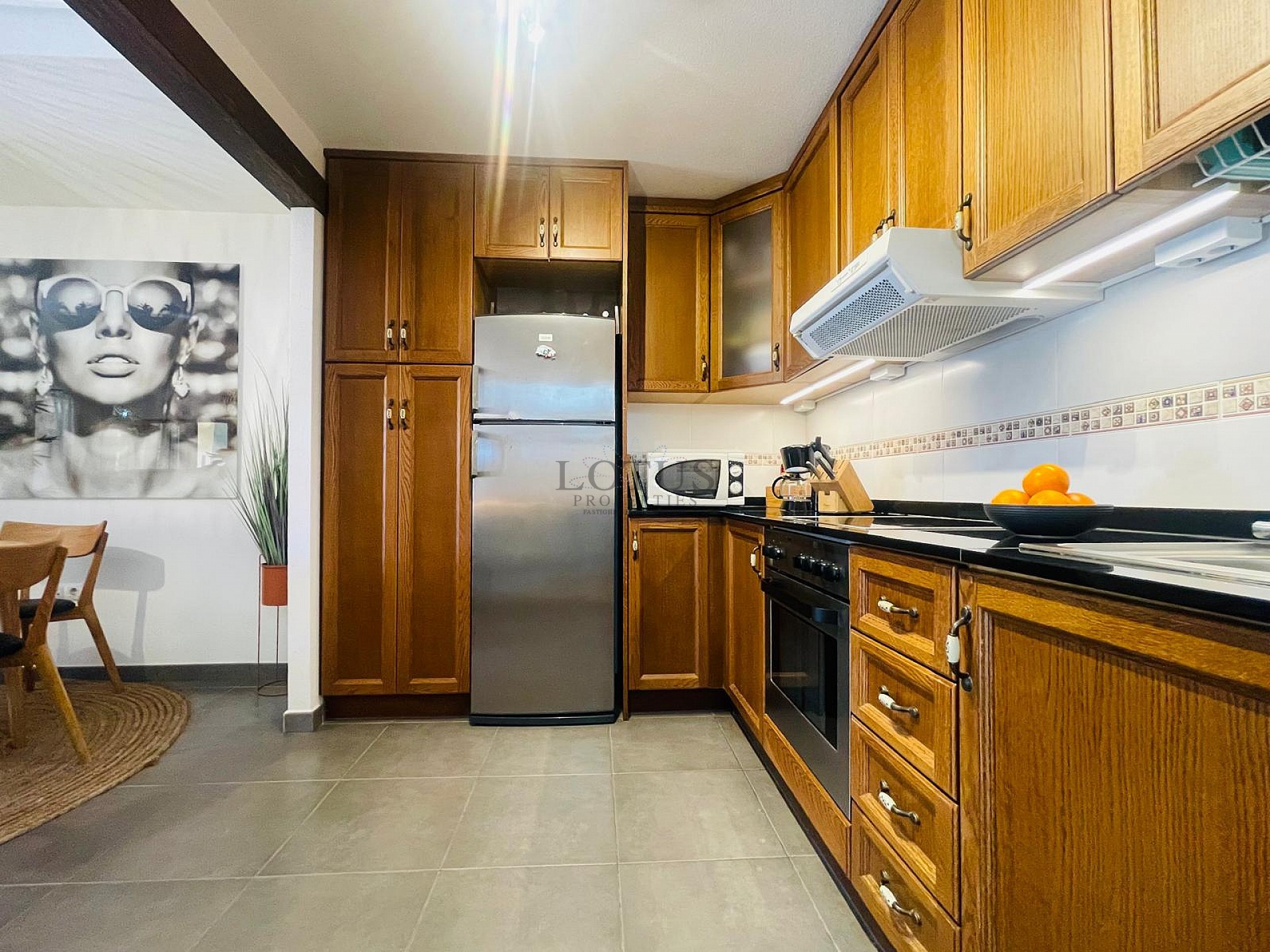 Fantastisk fin hörn markplan i Altos de la Bahia XI framför poolen! - Lotus Properties