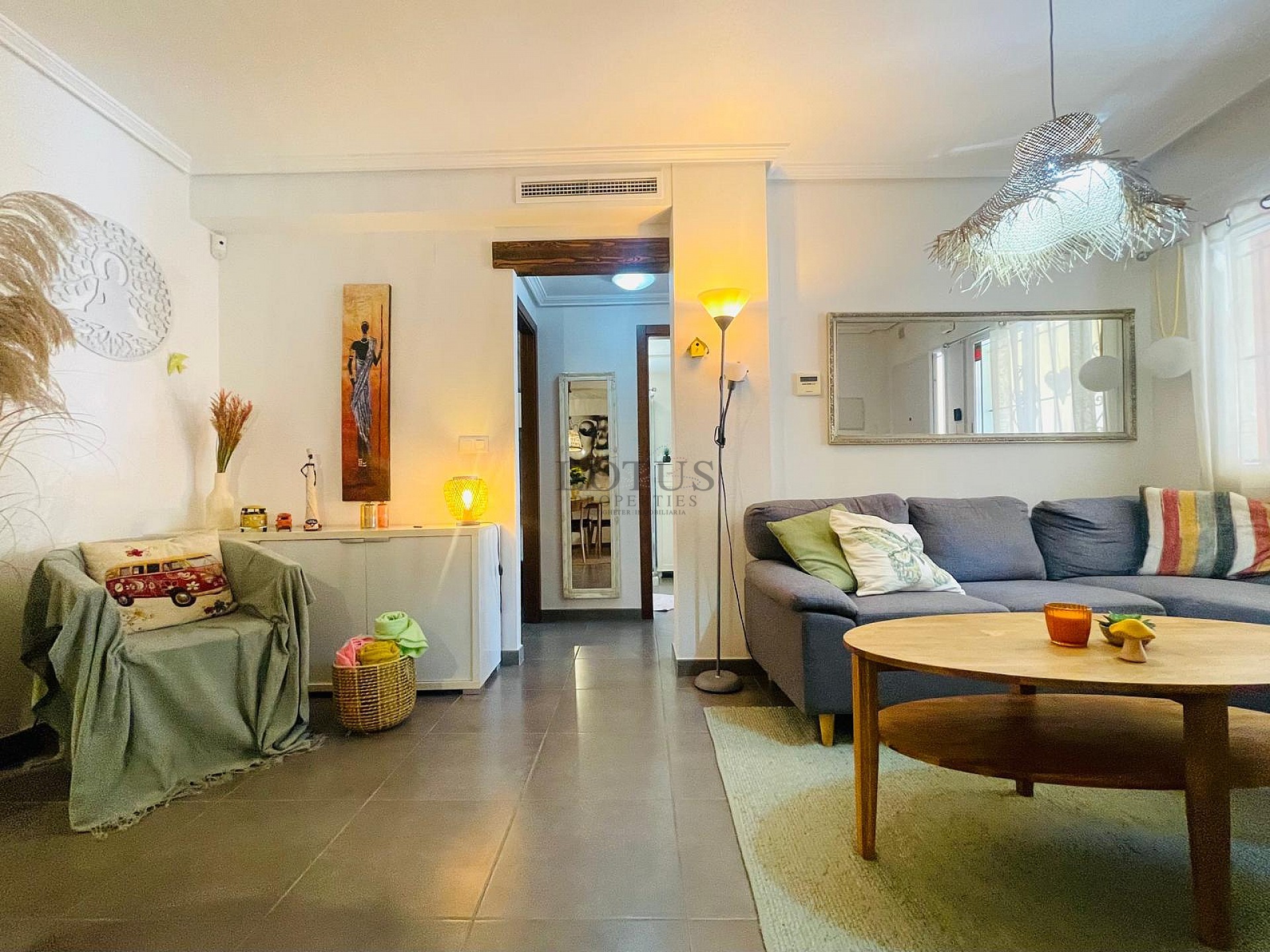 Fantastisk fin hörn markplan i Altos de la Bahia XI framför poolen! - Lotus Properties