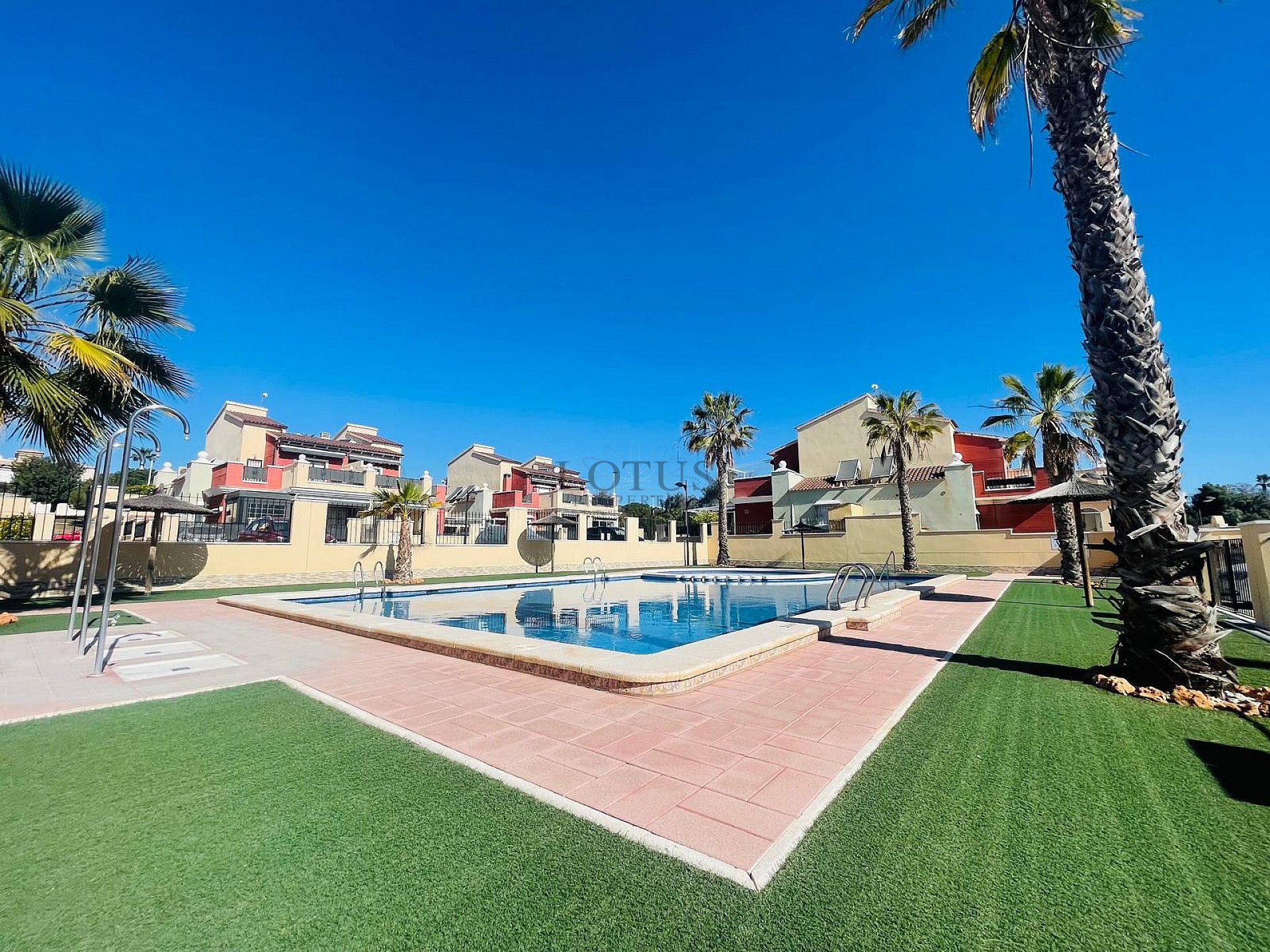 Super fin takvåning med takterrass i sydväst läge i Altos de la Bahia XI - Lotus Properties