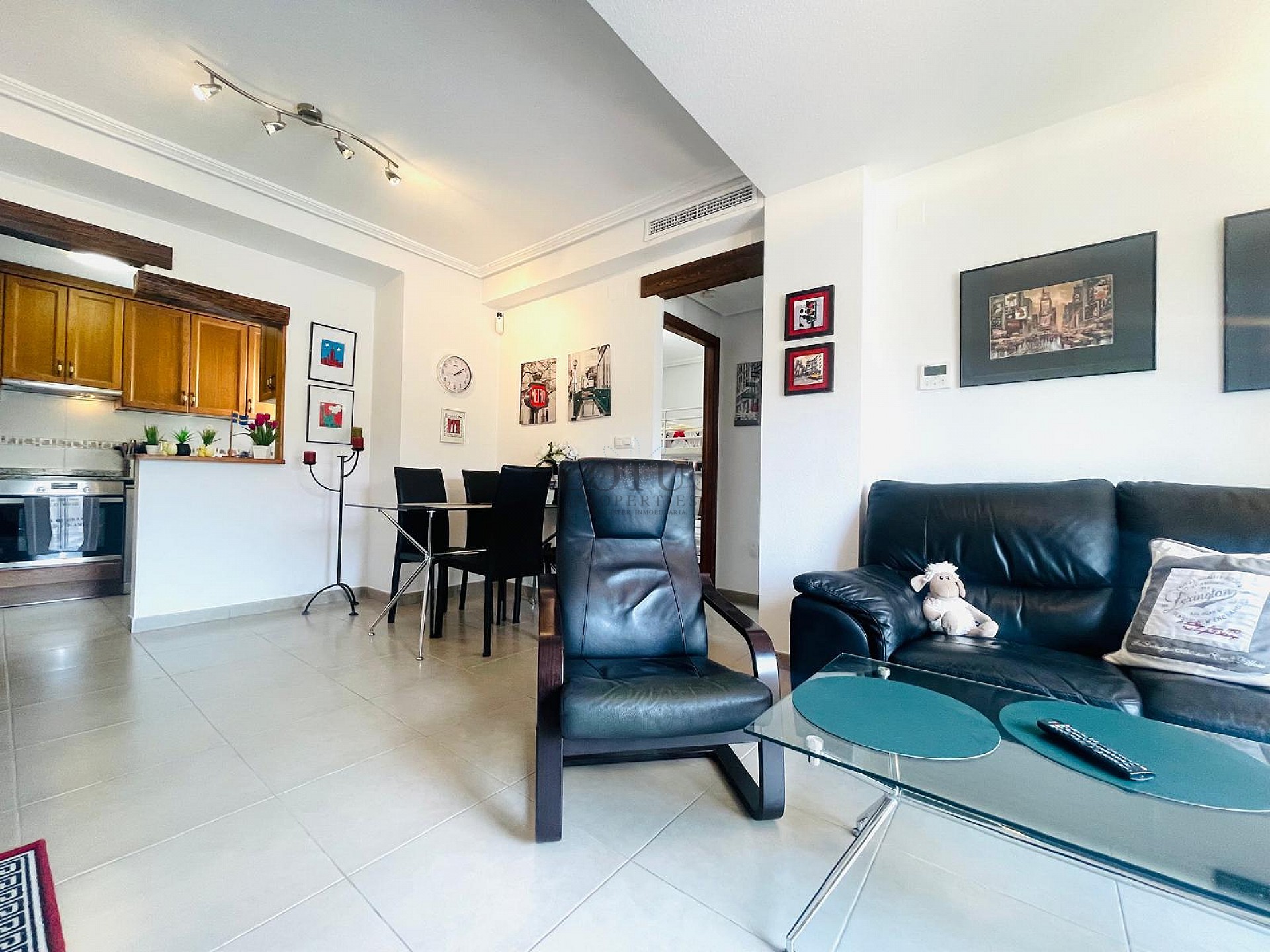 Super fin takvåning med takterrass i sydväst läge i Altos de la Bahia XI - Lotus Properties