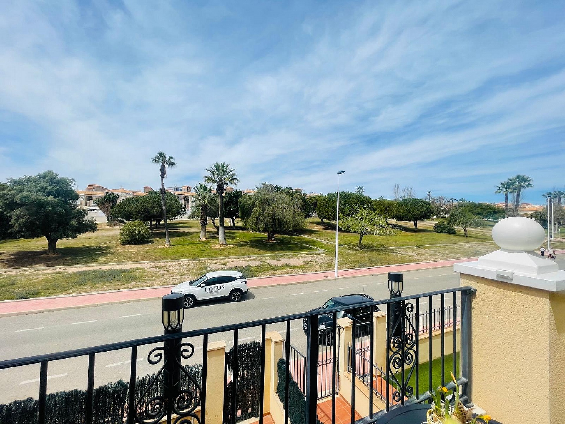 Super fin takvåning med takterrass i sydväst läge i Altos de la Bahia XI - Lotus Properties