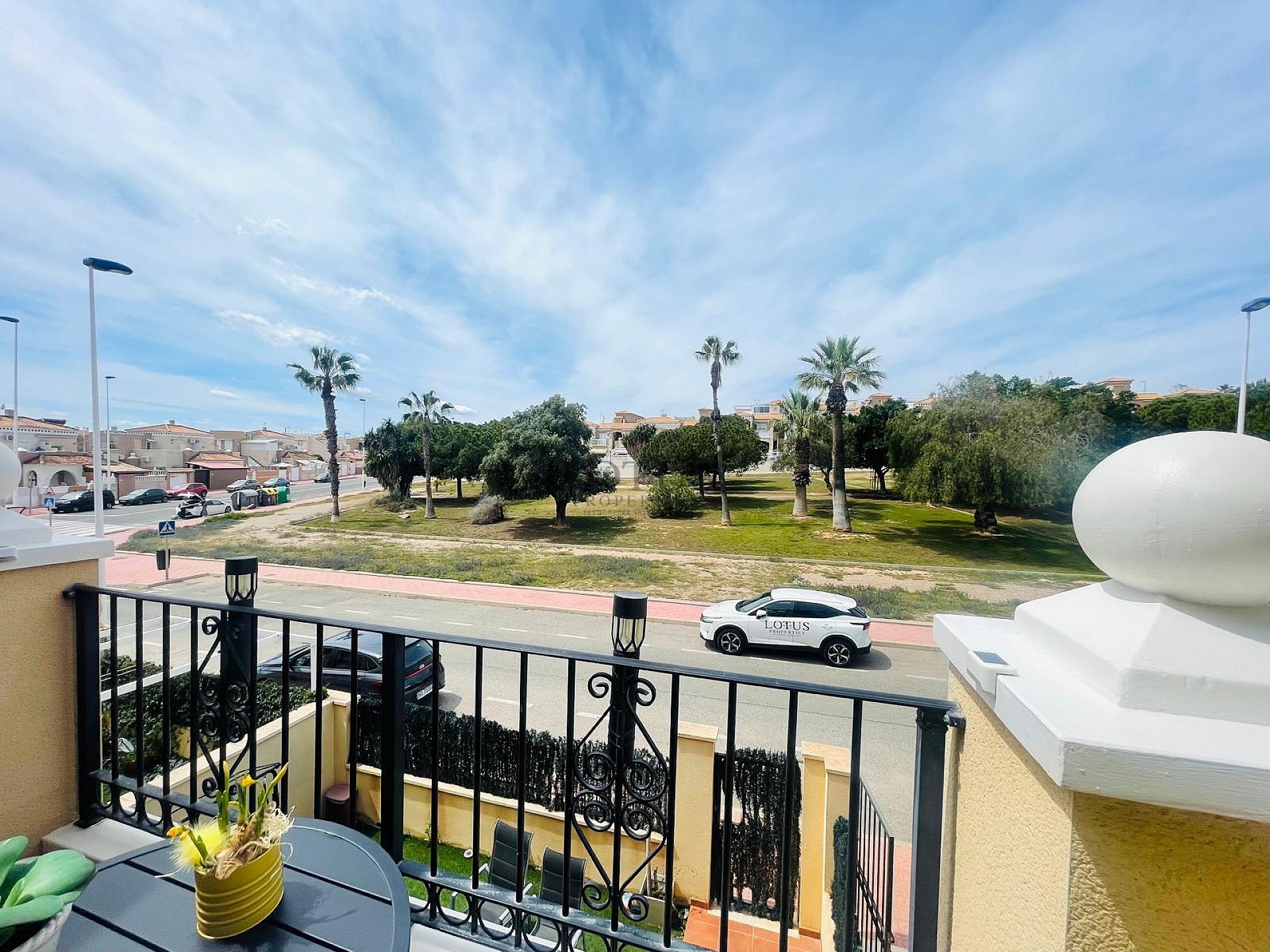Super fin takvåning med takterrass i sydväst läge i Altos de la Bahia XI - Lotus Properties