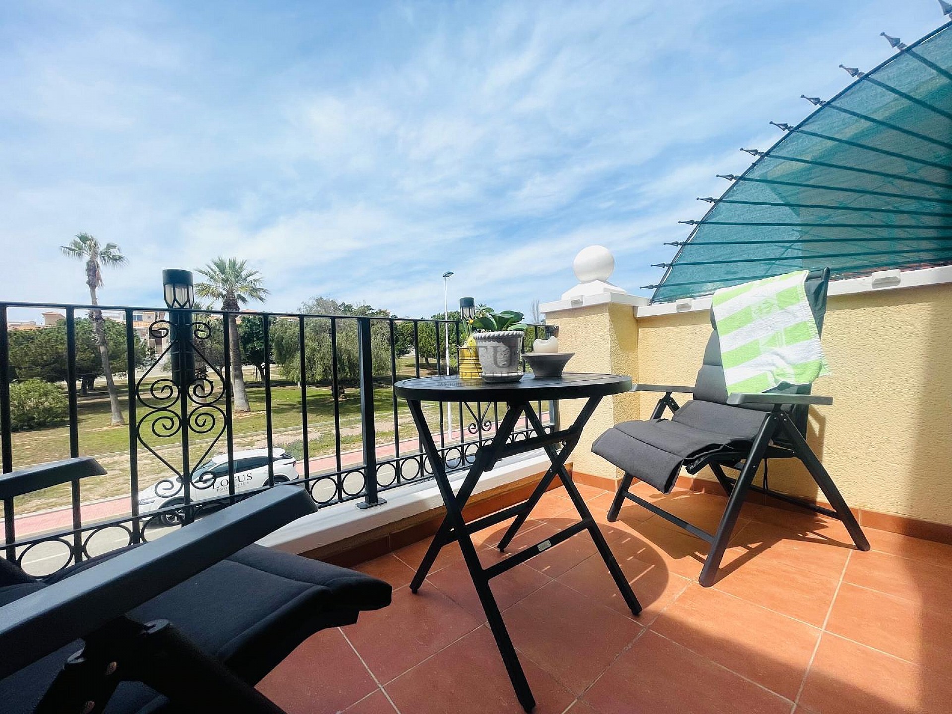 Super fin takvåning med takterrass i sydväst läge i Altos de la Bahia XI - Lotus Properties